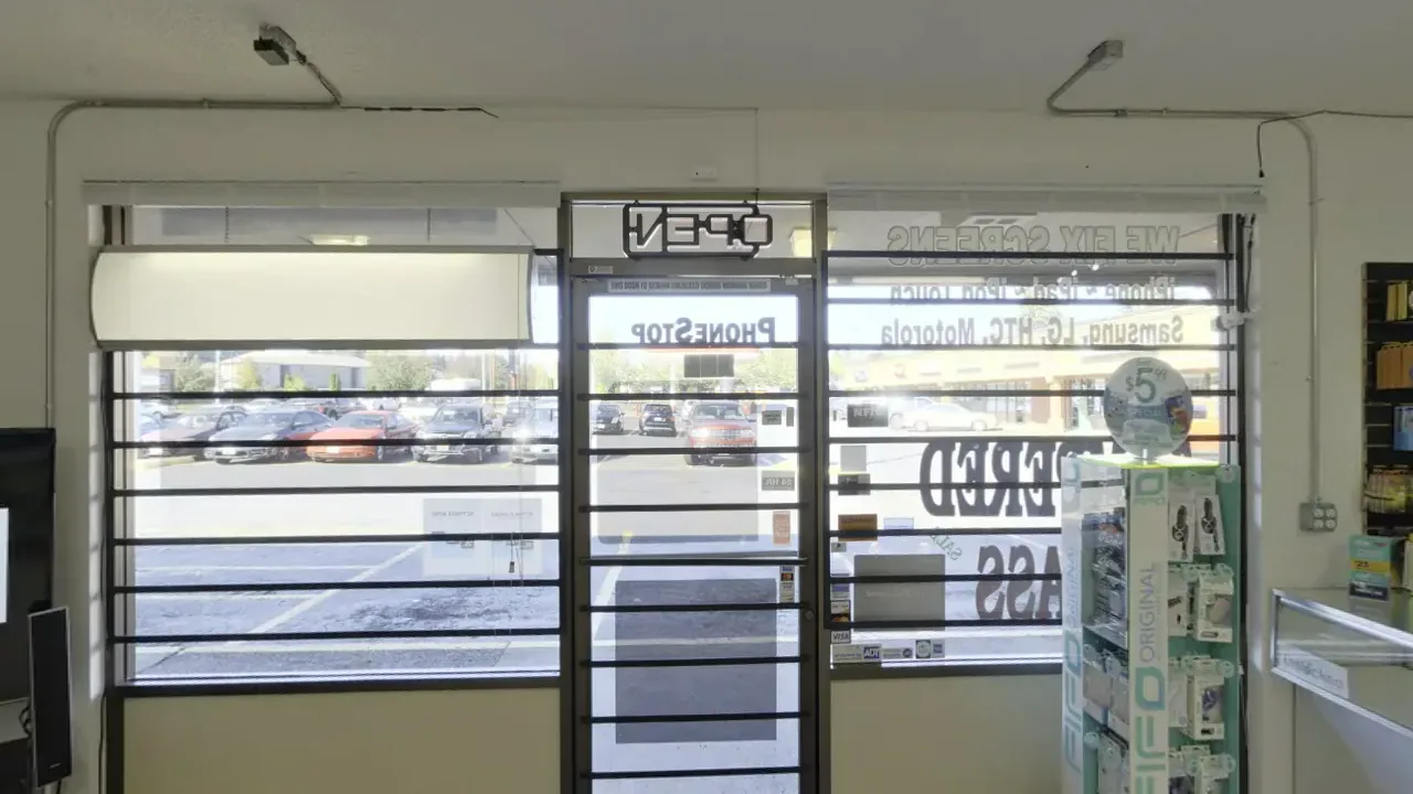A phone shop. A looping 360 scene built as a Fast Builds 360 experience, shown flat.